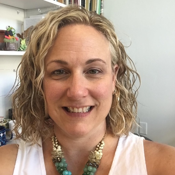 Meet your Posher, Beth - Picture 1 of 1